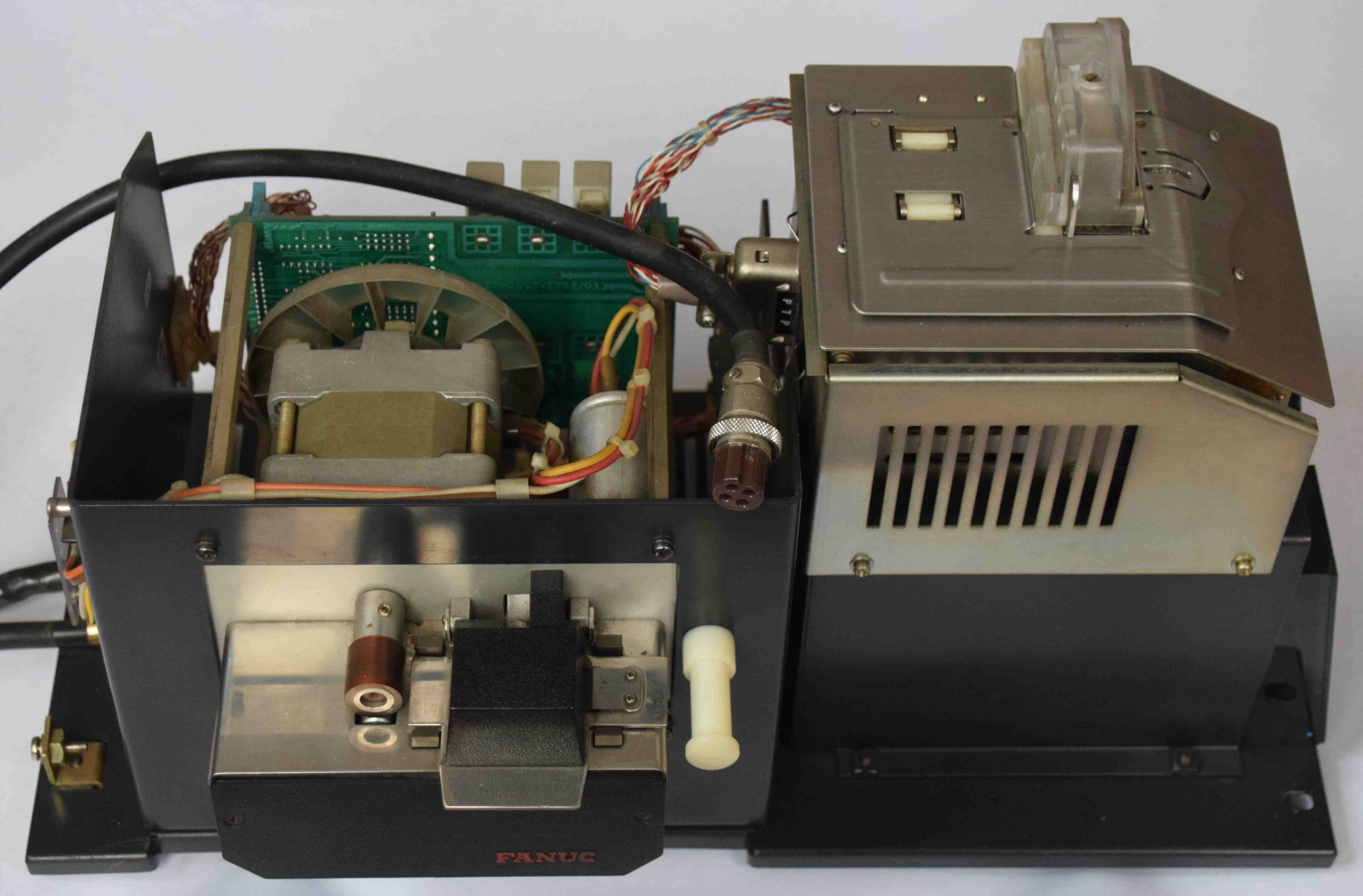 A08B-0022-C002_FanucReaderAndPunch_Internals_Lhs.jpg
