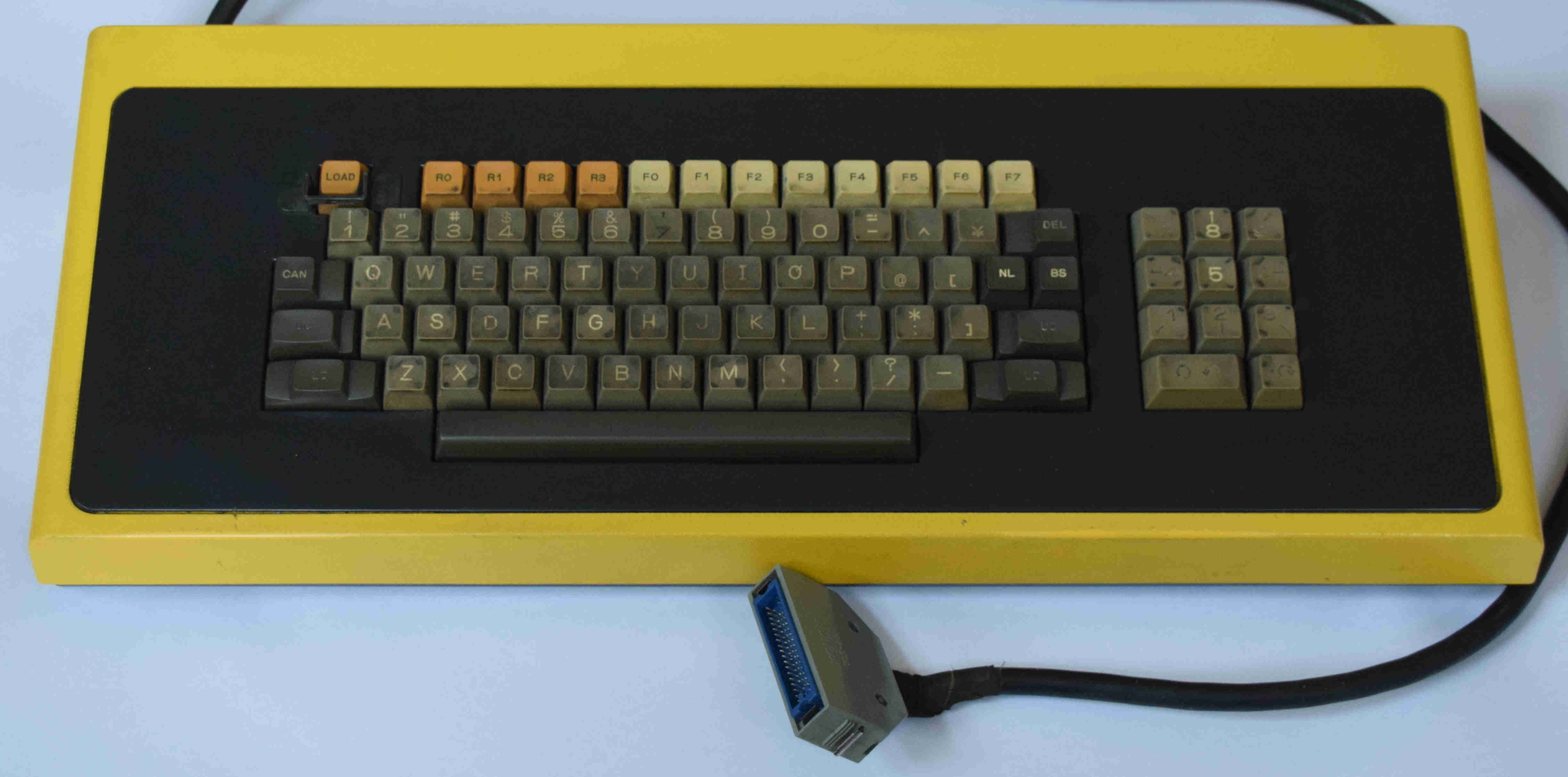 A08B-0024-C001_FanucKeyboard.jpg